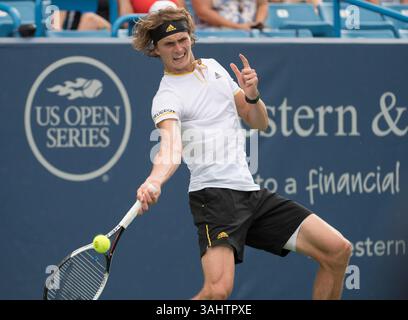 16 agosto 2017: Alexander Zverev (GER) perde contro Frances Tiafoe (USA) 4-6, 6-3, 6-4, al Western & Southern Open giocando al Lindner Family Tennis Center di Mason, Ohio. ©Leslie Billman/Tennisclix/CSM(immagine di credito: &Copy; Leslie Billman/CSM tramite cavo ZUMA) Foto Stock