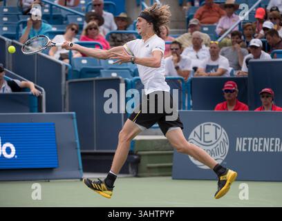 16 agosto 2017: Alexander Zverev (GER) perde contro Frances Tiafoe (USA) 4-6, 6-3, 6-4, al Western & Southern Open giocando al Lindner Family Tennis Center di Mason, Ohio. ©Leslie Billman/Tennisclix/CSM(immagine di credito: &Copy; Leslie Billman/CSM tramite cavo ZUMA) Foto Stock