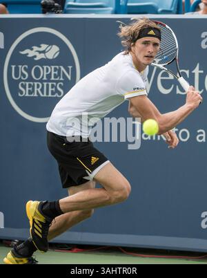 16 agosto 2017: Alexander Zverev (GER) perde contro Frances Tiafoe (USA) 4-6, 6-3, 6-4, al Western & Southern Open giocando al Lindner Family Tennis Center di Mason, Ohio. ©Leslie Billman/Tennisclix/CSM(immagine di credito: &Copy; Leslie Billman/CSM tramite cavo ZUMA) Foto Stock