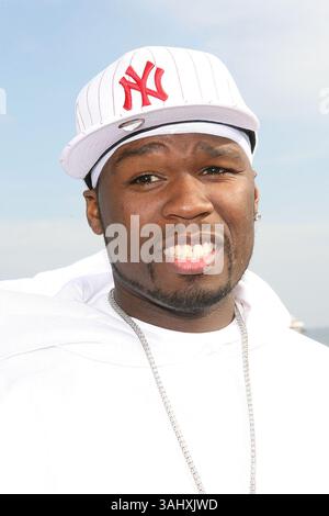 24 maggio 2006 - Cannes, Stati Uniti - 22 maggio 2006 - Cannes, Francia - Curtis ''50 Cent''' Jackson. "Home of the Brave" Photocall tenutasi al Carlton Pier sulla Croisette: Festival di Cannes 2006. Credito fotografico: Zach Lipp/AdMedia Foto Stock