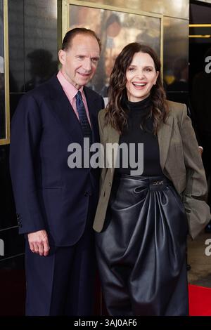 Ralph Fiennes e Juliette Binoche partecipano alla proiezione di gala del ritorno, a Curzon Mayfair nel centro di Londra. Data foto: Giovedì 10 aprile 2025. Foto Stock