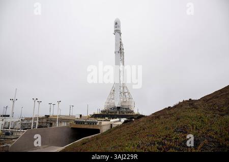 24 agosto 2017 - Vandenberg Air Force base, CA, Stati Uniti d'America - il razzo SpaceX Falcon 9 è pronto per il decollo trasportando il satellite Taiwanese Space Agency FORMOSAT-5 dallo Space Launch Complex-4, presso la Vandenberg Air Force base il 24 agosto 2017 a Lompoc, California. (Immagine di credito: © SpaceX/Planet Pix tramite cavo ZUMA) Foto Stock