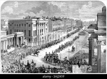 Il funerale di stato del duca di Wellington nel 1852 è raffigurato come la processione passava per Apsley House a Londra. Questo segna il cammino solenne del corpo del duca, dal luogo di sdraio al luogo di riposo finale, la Cattedrale di San Paolo. Foto Stock