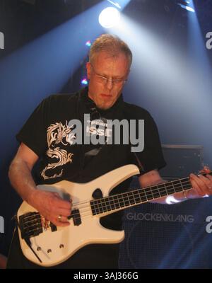 21 dicembre 2005 - Bonn, Nordrhein Westfalen, Stati Uniti - 21 dicembre 2005 - Bonn, Germania - Kraan live in concerto all'Harmonie. Foto Naekel/faccia a faccia/AdMedia (immagine di credito: © Naekel/AdMedia tramite cavo ZUMA) Foto Stock