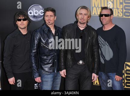 24 novembre 2008 - Los Angeles, CA, Stati Uniti - 23 novembre 2008 - Los Angeles, California - Nickelback. Gli American Music Awards 2008 si sono tenuti al Nokia Theatre. Credito fotografico: Jaguar/AdMedia (immagine di credito: © Jaguar/AdMedia tramite cavo ZUMA) Foto Stock