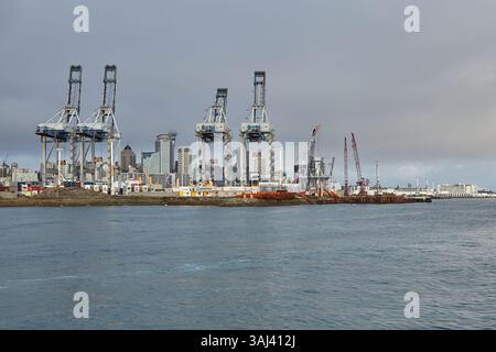 Gru cargo nella zona portuale di Auckland, nuova Zelanda Foto Stock