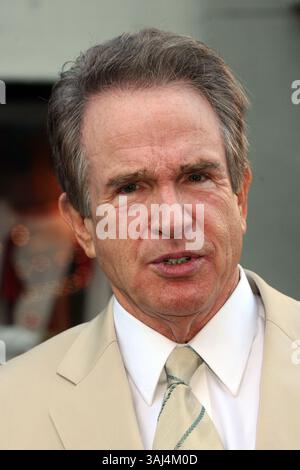 10 novembre 2006 - Hollywood, CA, Stati Uniti - 10 novembre 2006 - Hollywood, California. Warren Beatty. Annette Bening è stata premiata con la stella sulla Hollywood Walk of Fame. Credito fotografico: Byron Purvis/AdMedia Foto Stock