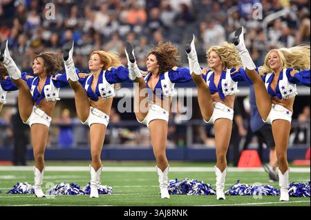 19 agosto 2017: I Dallas Cowboys Cheerleaders si esibiscono durante una partita della NFL tra gli Indianapolis Colts e i Dallas Cowboys all'AT&T Stadium di Arlington, Texas. Shane Roper/CSM(immagine di credito: &Copy; Shane Roper/CSM tramite cavo ZUMA) Foto Stock
