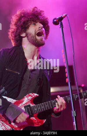 26 maggio 2007 - Pittsburgh, PA, Stati Uniti - 22 maggio 2007 - Pittsburgh, Pennsylvania - il chitarrista JOE TROHMAN della rock band FALL OUT BOY si esibisce come parte del ''Honda Civic Tour 2007'' tenutosi al Post-Gazette Pavilion. Foto di Jason L Nelson/AdMedia Foto Stock