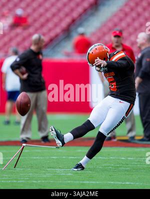 26 agosto 2017 - il kicker dei Cleveland Browns Zane Gonzalez (5) prima della partita tra i Cleveland Browns e i Tampa Bay Buccaneers al Raymond James Stadium di Tampa, Florida. Del Mecum/CSM(immagine di credito: &Copy; del Mecum/CSM tramite filo ZUMA) Foto Stock