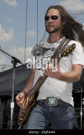 8 giugno 2008 - Nashville, Tennessee, Stati Uniti - 7 giugno 2008 - Nashville, Tennessee - ex concorrente di American Idol e primo classificato a Carrie Underwood, Bo Bice. 2008 CMA Music Festival Greased Lightning Riverfront Daytime Stage. Foto: Laura Farr/AdMedia. Foto Stock
