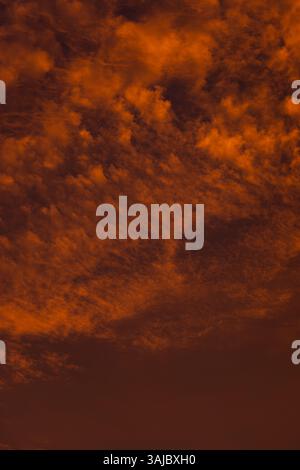 Tramonto sull'Oceano Pacifico dalla costa di Lima, Perù Foto Stock