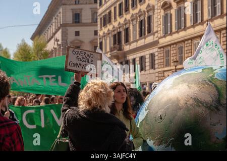 Roma, Italia. 11 aprile 2025. Roma, Italia 11 aprile 2025: Venerdì per il futuro crediti: andrea sabbadini/Alamy Live News Foto Stock