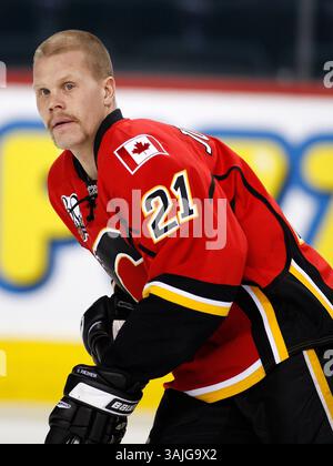 28 dicembre 2009 - Calgary, Alberta, Canada - foto profilo giocatore NHL su Olli Jokinen dei Calgary Flames durante una partita recente a Calgary. (Immagine di credito: © Larry MacDougal via ZUMA Wire) Foto Stock