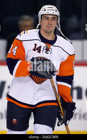 11 gennaio 2009 - Calgary, Alberta, Canada - foto profilo giocatore NHL su Chris Campoli dei New York Islanders durante una recente partita di hockey a Calgary. (Immagine di credito: © Larry MacDougal via ZUMA Wire) Foto Stock