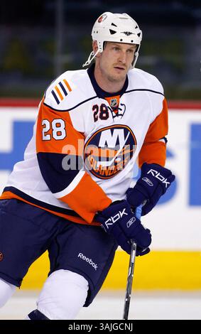 11 gennaio 2009 - Calgary, Alberta, Canada - foto profilo giocatore NHL su Tim Jackman dei New York Islanders durante una recente partita di hockey a Calgary. (Immagine di credito: © Larry MacDougal via ZUMA Wire) Foto Stock