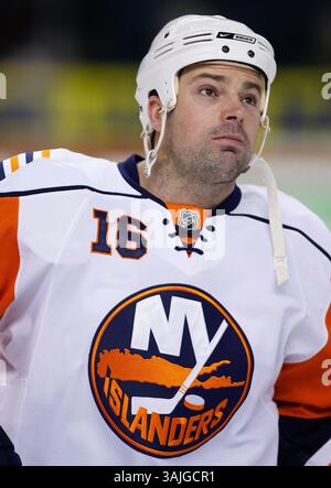 11 gennaio 2009 - Calgary, Alberta, Canada - foto profilo giocatore NHL su Jon SIM dei New York Islanders durante una recente partita di hockey a Calgary. (Immagine di credito: © Larry MacDougal via ZUMA Wire) Foto Stock