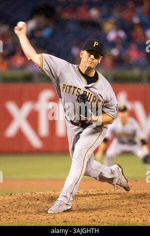 6 luglio 2017: Il lanciatore titolare dei Pittsburgh Pirates Chad Kuhl (39) lancia un campo durante la partita MLB tra Pittsburgh Pirates e Philadelphia Phillies al Citizens Bank Park di Philadelphia, Pennsylvania. I Pittsburgh Pirates vinsero 6-3. Christopher Szagola/CSM(immagine di credito: &Copy; Chris Szagola/CSM tramite filo ZUMA) Foto Stock