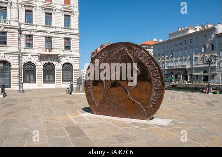 Trieste, Italia - 29 luglio 2024: Monumento Maria Teresa tallero in Piazza Ponterosso nella città di Trieste Foto Stock
