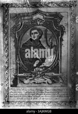 Questa incisione del XVIII secolo raffigura padre Tommaso di Gesù, una figura religiosa portoghese del XVI secolo. L'iscrizione evidenzia il suo lavoro e la sua morte in prigionia in Marocco nel 1582. Foto Stock