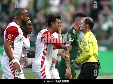 2 giugno 2017. L'attaccante dei San Jose Earthquakes Chris Wondolowski (8) non può credere alla chiamata fatta dall'arbitro durante la partita MLS tra la Visiting New England Revolution e i Portland Timbers a Providence Park, Portland, OREGON. Larry C. Lawson/CSM(immagine di credito: &Copy; Larry C. Lawson/CSM tramite cavo ZUMA) Foto Stock