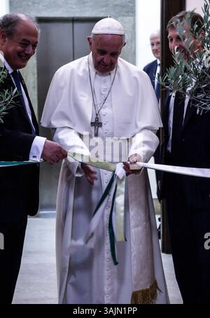 9 giugno 2017 - Roma, Italia - PAPA FRANCESCO visita lo Schola Occasrences Institue a Roma nel quartiere Trastevere (immagine di credito: © Evandro Inetti via ZUMA Wire) Foto Stock