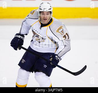 20 gennaio 2010 - Calgary, Alberta, Canada - foto del profilo del giocatore NHL su J.P. Dumont dei Nashville Predators durante una partita recente a Calgary. (Immagine di credito: © Larry MacDougal via ZUMA Wire) Foto Stock