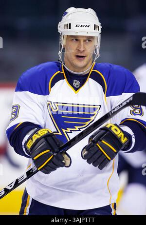 27 gennaio 2010 - Calgary, Alberta, Canada - foto del profilo del giocatore NHL su Paul Kariya dei St. Louis Blues durante una partita recente a Calgary. (Immagine di credito: © Larry MacDougal via ZUMA Wire) Foto Stock
