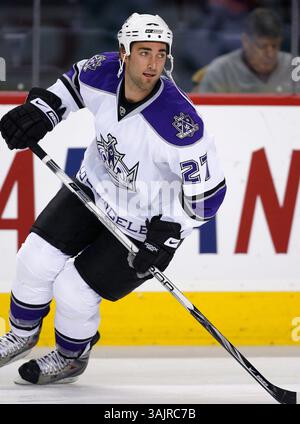 27 novembre 2008 - Calgary, Alberta, Canada - foto del profilo del giocatore NHL su Kyle Quincey dei Los Angeles Kings durante una recente partita di hockey a Calgary. (Immagine di credito: © Larry MacDougal via ZUMA Wire) Foto Stock