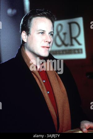 23 luglio 2017: FILE PHOTO: JOHN HEARD, candidato agli Emmy (7 marzo 1945 - 21 luglio 2017), meglio conosciuto per la sua interpretazione nel franchise cinematografico Home Alone, morto venerdì, aveva 71 anni. I coroner della contea di Santa Clara hanno confermato la morte di Heard e hanno detto che la causa è sotto indagine. E' stato trovato in una camera d'albergo a Palo alto, California. Nella foto: DATA DI RILASCIO: 27 settembre 1991. TITOLO DEL FILM: Deceived STUDIO: Buena Vista Pictures TRAMA: Un matrimonio che sembrava perfetto arriva crollando dopo una presunta morte di Jack Saunders, marito di Adrienne. Ma lei scopre che lui finge la propria morte. NELLA FOTO: Foto Stock