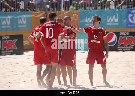 23 luglio 2017 - Lisbona, Portogallo - i giocatori della squadra russa celebrano la vittoria dopo la partita Beach Soccer Mundialito 2017 tra Russia e Francia sulla spiaggia di Carcavelos a Cascais, Portogallo, il 23 luglio 2017. La Russia ha vinto 5-2. Foto: Pedro Fiuza. (Immagine di credito: © Pedro Fiuza via ZUMA Wire) Foto Stock