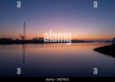 Tramonto sul fiume Avon guardando verso Portbury Docks, Bristol UK Foto Stock