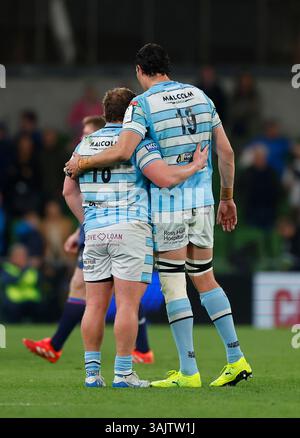 Aviva Stadium, Dublino, Irlanda. 11 aprile 2025. Investec Champions Cup Rugby, Leinster contro Glasgow Warriors; Grant Stewart consola JP du Preez di Glasgow dopo il fischio a tempo pieno Credit: Action Plus Sports/Alamy Live News Foto Stock