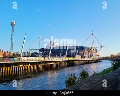 Principality Stadium di Cardiff, Galles, luce del giorno Foto Stock
