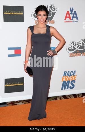 8 maggio 2009 - Century City, California, Stati Uniti - l'attrice KIM KARDASHIAN arriva alla 16a corsa annuale di gala a Erase MS tenutasi presso l'Hyatt Regency Century Plaza. (Immagine di credito: © Lisa o'Connor/ZUMA Press) Foto Stock