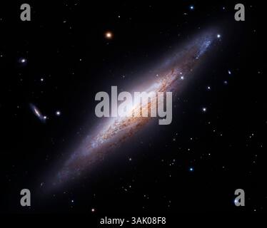 Galassia a spirale NGC 2683, immagine composita. NGC 2683 è una galassia a spirale che si trova tra 16-25 milioni di anni luce dalla Terra, nella costellazione Lynx. È stato soprannominato "Galassia UFO". Dati delle immagini dal 8,2 Meter Subaru Telescope (NAOJ) e dal Hubble Space Telescope. Foto Stock