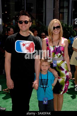 Mark Hoppus, Jack Hoppus e Skye Hoppus durante la prima del film della Walt Disney Pictures e Pixar UP, tenutasi all'El Capitan Theatre, il 16 maggio 2009, a Los Angeles. Foto di Michael Germana - Globe Photos, Inc Â© 2009.K62036MGE.(immagine di credito: © Michael Germana/Globe Photos/ZUMAPRESS.com) Foto Stock