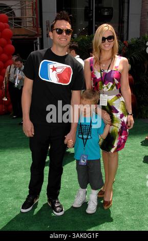 Prima mondiale di ''Up'' all'El Capitan Theatre di Los Angeles, CA 05-16-2009 foto di James Diddick-Globe Photos @ 2009...... MARK HOPPUS di BLINK 182 e Family.K62039JDI.(immagine di credito: © James Diddick/Globe Photos/ZUMAPRESS.com) Foto Stock
