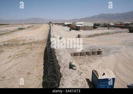 21 settembre 2009 - Tarin Kowt, Uruzgan, Afghanistan - forze armate slovacche (ISAF) guardia Kamp Holland. (Immagine di credito: © Ton Koene/ZUMA Press) Foto Stock