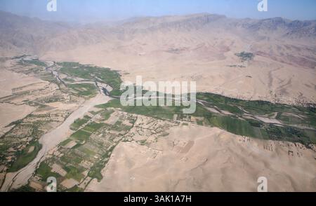 21 settembre 2009 - Tarin Kowt, Uruzgan, Afghanistan - Vista aerea dei terreni agricoli nella provincia di Uruzgan. (Immagine di credito: © Ton Koene/ZUMA Press) Foto Stock