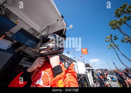 Long Beach, California, Stati Uniti. 11 aprile 2025. Il pilota DELLA SERIE NTT INDYCAR, SANTINO FERRUCCI (14) (USA) di Woodbury, Conneticut, si prepara ad allenarsi per il Gran Premio di Acura di Long Beach nelle strade di Long Beach a Long Beach CA. (Credit Image: © Walter G. Arce Sr./ASP via ZUMA Press Wire) SOLO PER USO EDITORIALE! Non per USO commerciale! Foto Stock
