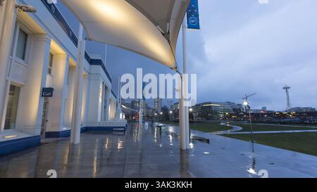 2 marzo 2017 - Seattle, Washington, Stati Uniti - Seattle, Washington: Museo della storia e dell'industria. Una pioggia costante cade durante Seattleâ primo giovedì Art Walk. Fondato nel 1952, il museo è la più grande organizzazione privata dello stato di Washington che espone manufatti provenienti da Seattle e dalla regione del grande Puget Sound. Attualmente è ospitato nella storica Naval Reserve Armory, costruita dalla Works Progress Administration nel 1941-1942 che servì come scuola di addestramento navale durante la seconda guerra mondiale (Credit Image: © Paul Gordon via ZUMA Wire) Foto Stock