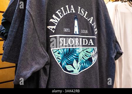 Amelia Island, Florida, t-shirt in un negozio di articoli da regalo e gelateria nell'incantevole centro di Fernandina Beach. (USA) Foto Stock
