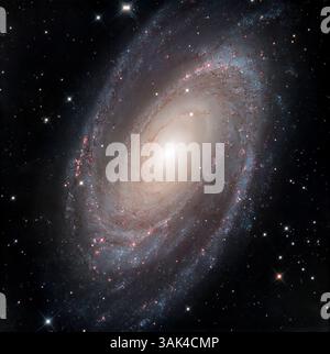 Primo piano della Galassia di Bode (Messier 81 o NGC 3031) nella costellazione dell'Orsa maggiore, situata a 12 milioni di distanza dalla Terra con un diametro di ab Foto Stock