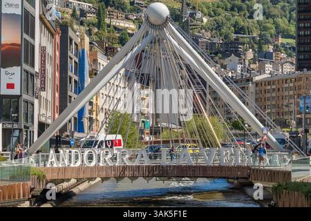Andorra la Vella ponte di Parigi sul fiume Valira nei Pirenei, Andorra Foto Stock