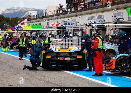 188 Miguel RAMOS (POR), Thomas FLEMING (GBR), Guilherme OLIVEIRA (POR), Garage 59 Group, McLaren 720S GT3 EVO, stand, pitlane durante la 6 ore di Paul Ricard 2025, 1° round del GT World Challenge Europe Endurance Cup 2025, dall'11 al 13 aprile 2025 sul circuito Paul Ricard, a le Castellet, Francia - Photo Grégory Lenormand/DPPI News Alamy Foto Stock