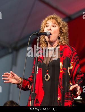 4 maggio 2017 - New Orleans, Lousiana, U. S - LANI HALL durante il New Orleans Jazz & Heritage Festival a New Orleans, Louisiana (immagine di credito: © Daniel DeSlover via ZUMA Wire) Foto Stock
