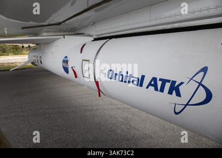 10 dicembre 2016 - Cape Canaveral, FL, Stati Uniti - l'aereo Orbital ATK L-1011 Stargazer arriva alla Cape Canaveral Air Force Station Skid Strip che trasporta il razzo Orbital ATK Pegasus XL e la navicella NASA CYGNSS il 2 dicembre 2016 a Cape Canaveral, Florida. (Immagine di credito: © Bill White/NASA via ZUMA Wire) Foto Stock