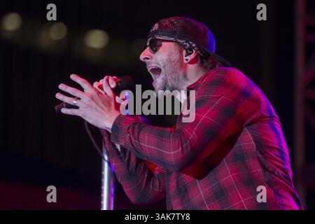 23 aprile 2017 - Las Vegas, Nevada, U. S - MATTHEW CHARLES SANDERS, alias M. SHADOW, si esibisce con gli Avenged Sevenfold mentre annunciano l'inaugurale festival musicale Las RAGEOUS a Las Vegas. (Immagine di credito: © Sterling Munksgard tramite ZUMA Wire) Foto Stock