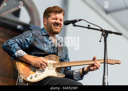 7 maggio 2017 - New Orleans, Lousiana, U. S - TAB BENOIT durante il New Orleans Jazz & Heritage Festival a New Orleans, Louisiana (immagine di credito: © Daniel DeSlover via ZUMA Wire) Foto Stock